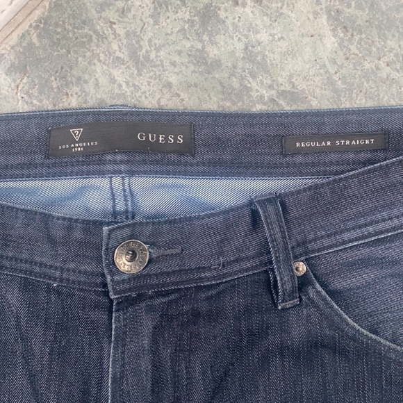Guess Jeans (regular straight fit) - Picture 2 of 3